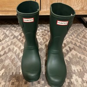 Green short Hunter Boots - EUC!